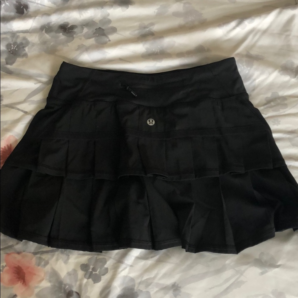 BLACK LULULEMON TENNIS SKIRT